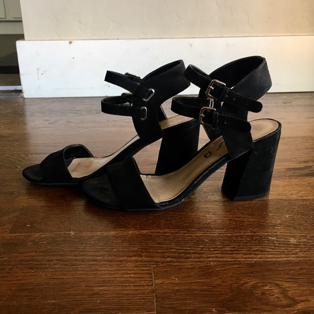 ⭐️ Strappy Block Heels  ⭐️